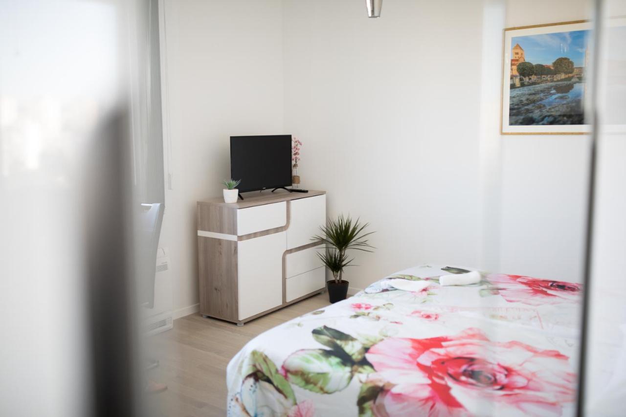 Studio Apartman Moonlight 자다르 외부 사진